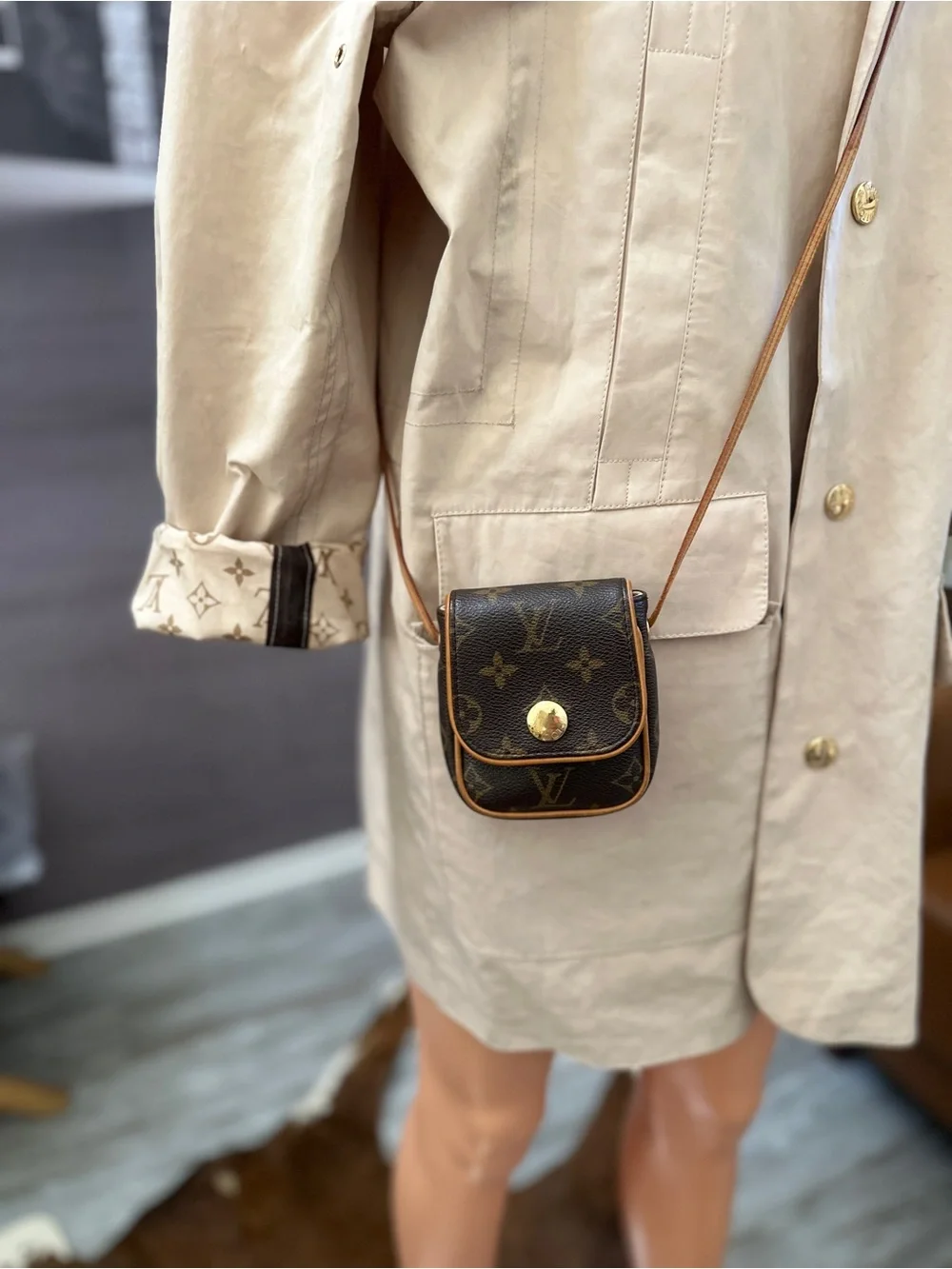 Louis Vuitton Monogram Pochette Cancun Shoulder Bag Very good condition